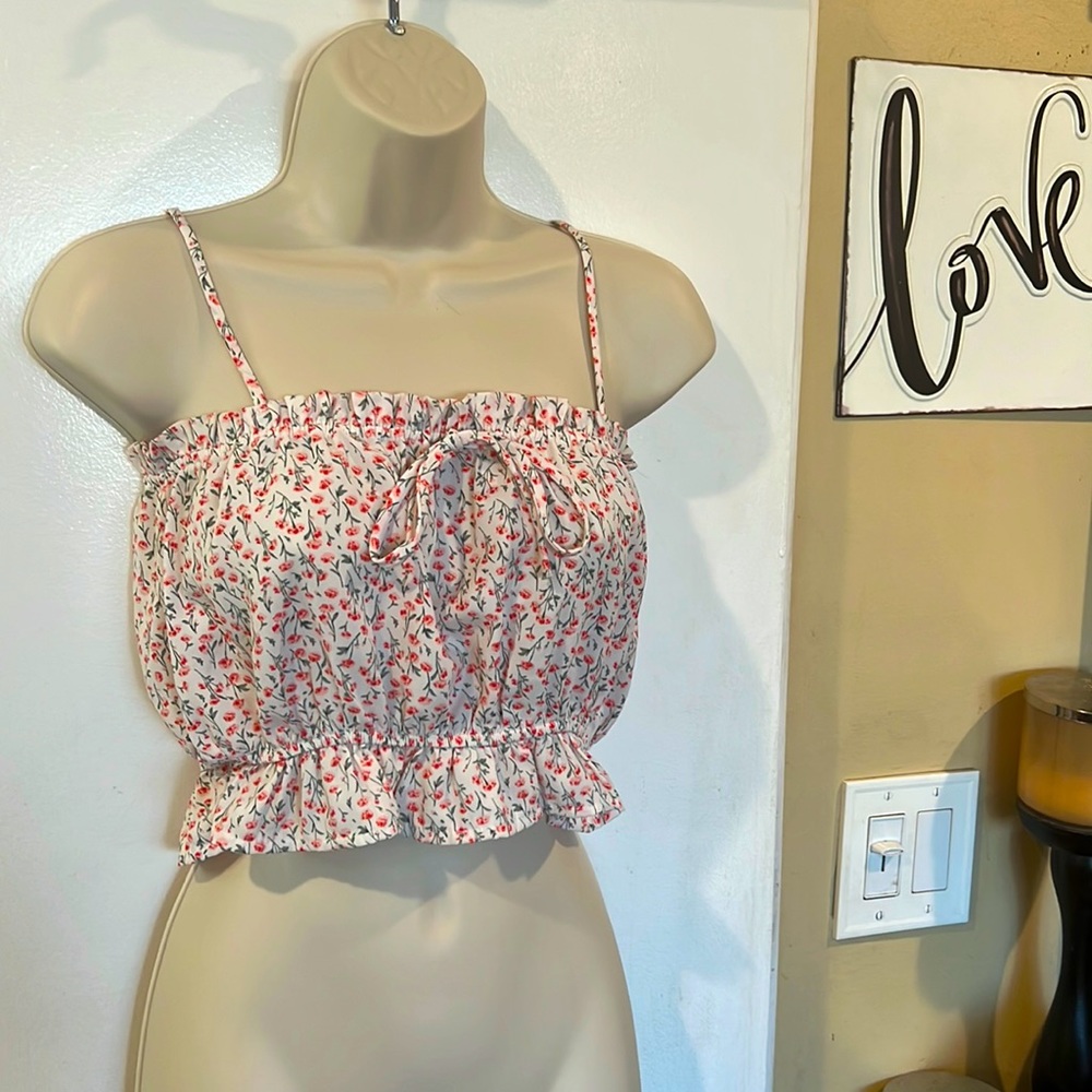 Womens I Love It Floral Ruffle Edge Crop Tank